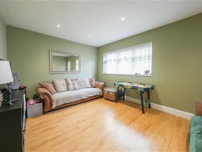 BEDROOM FIVE/SNUG